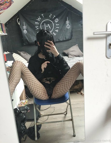Petite-twink