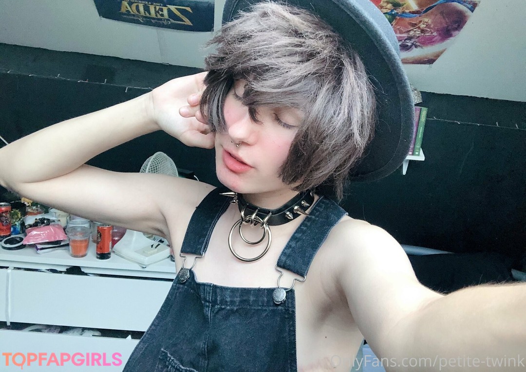 Foto desnuda filtrada de OnlyFans de Petitetwink #433 Foto desnuda filtrada de OnlyFans de Petitetwink #433