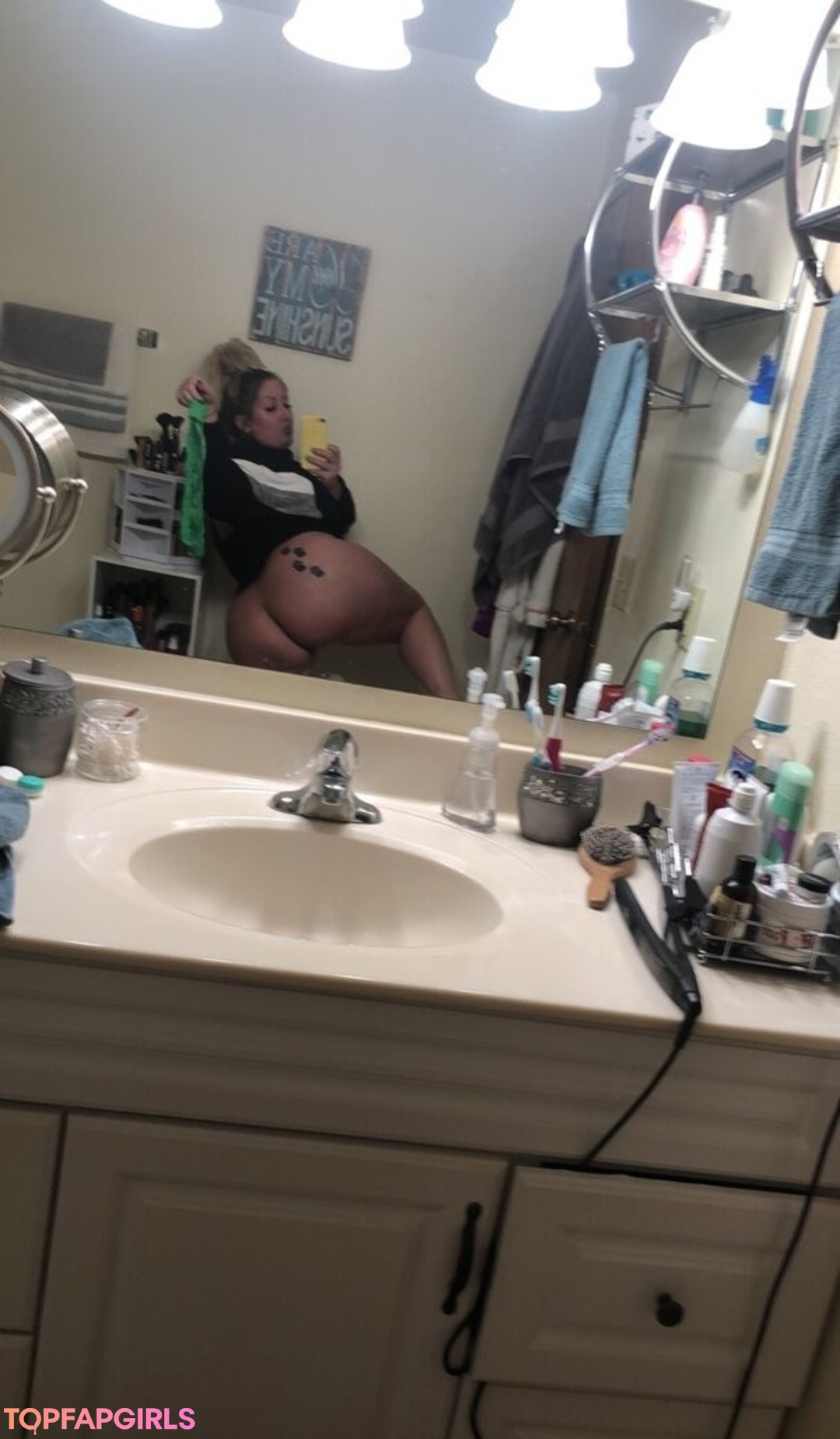 Foto desnuda filtrada de OnlyFans de Mzdanibadgirl #131 Foto desnuda filtrada de OnlyFans de Mzdanibadgirl #131