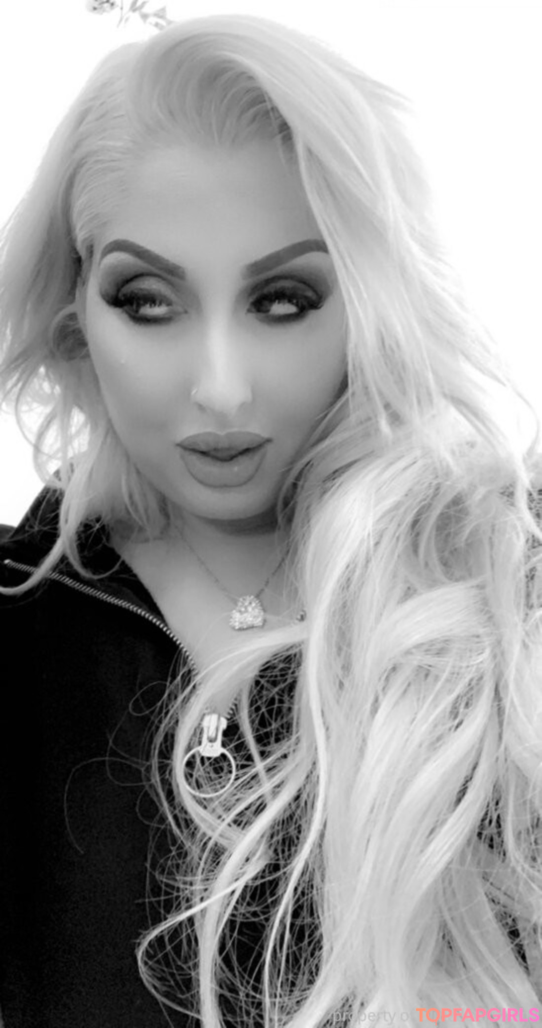 Foto desnuda filtrada de OnlyFans de Mzdanibadgirl #436 Foto desnuda filtrada de OnlyFans de Mzdanibadgirl #436