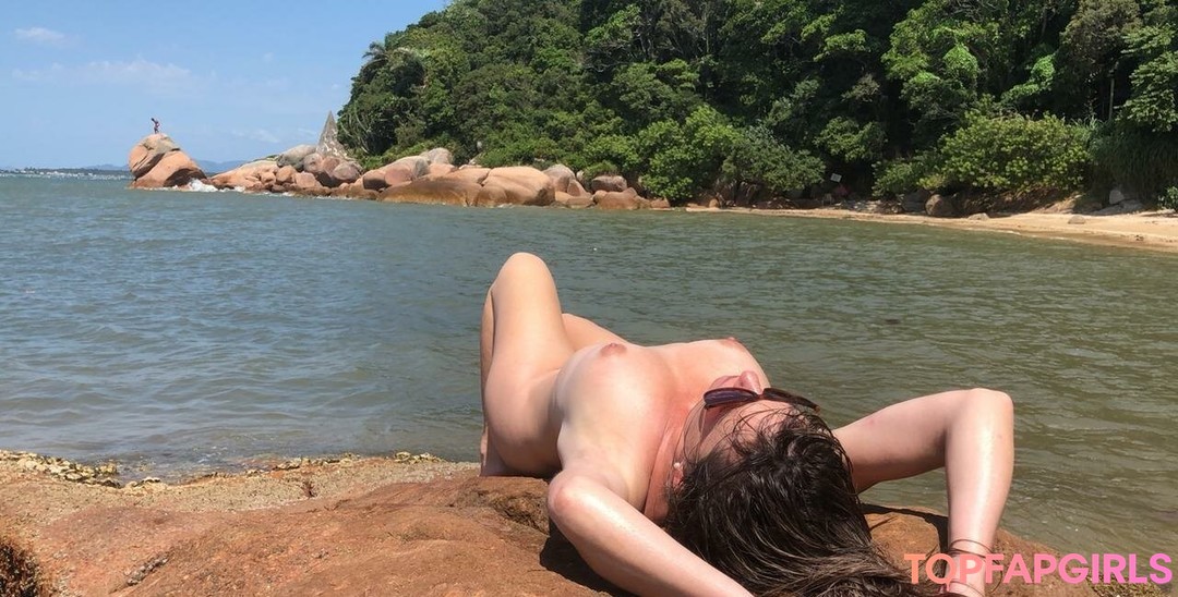 Foto desnuda filtrada de OnlyFans de Carinamoreschi #161 Foto desnuda filtrada de OnlyFans de Carinamoreschi #161