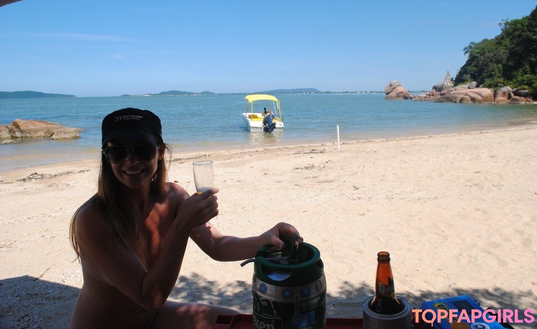 Foto desnuda filtrada de OnlyFans de Carinamoreschi #235 Foto desnuda filtrada de OnlyFans de Carinamoreschi #235