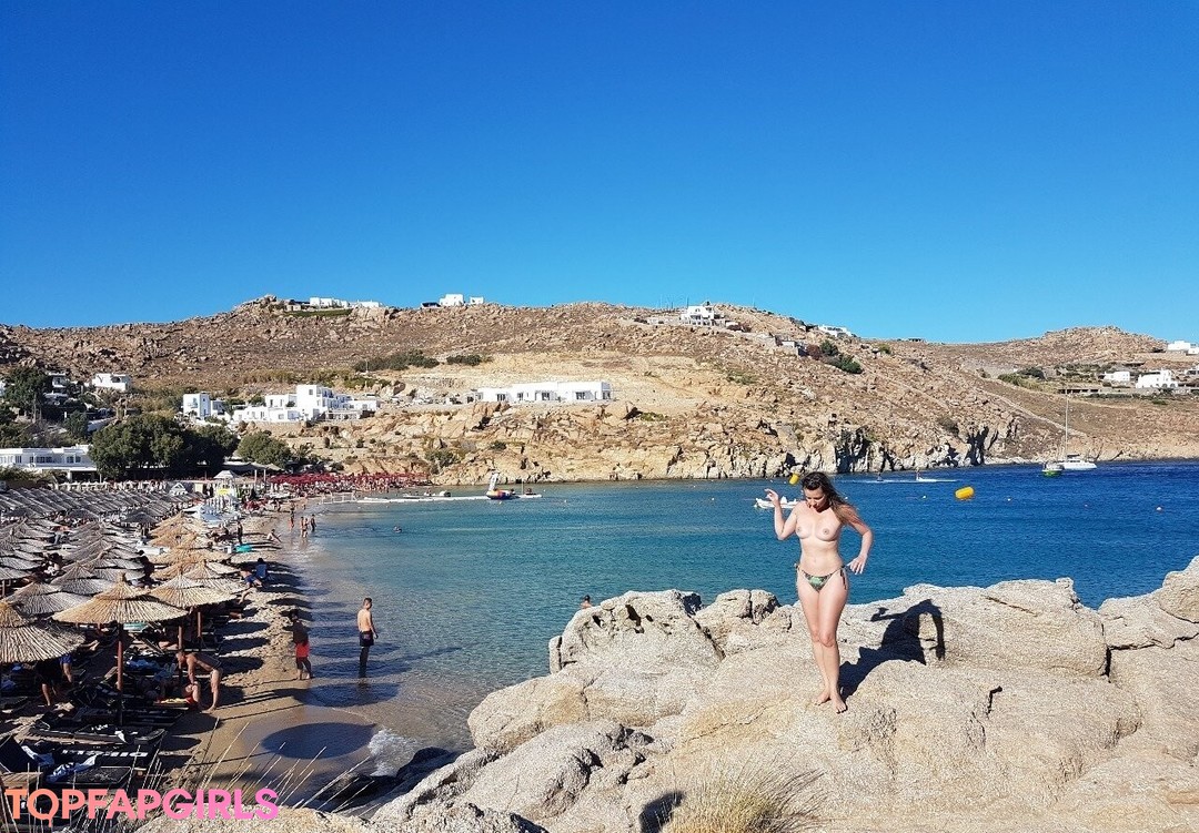 Foto desnuda filtrada de OnlyFans de Carinamoreschi #269 Foto desnuda filtrada de OnlyFans de Carinamoreschi #269