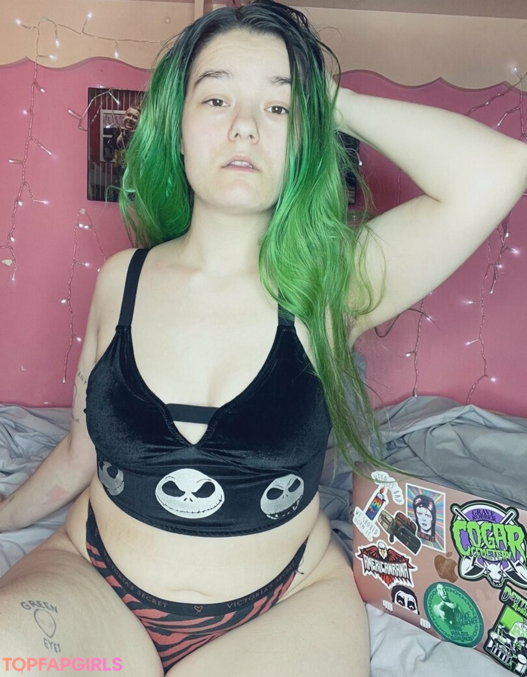 Foto desnuda filtrada de OnlyFans de Pixxxiebelle #240 Foto desnuda filtrada de OnlyFans de Pixxxiebelle #240