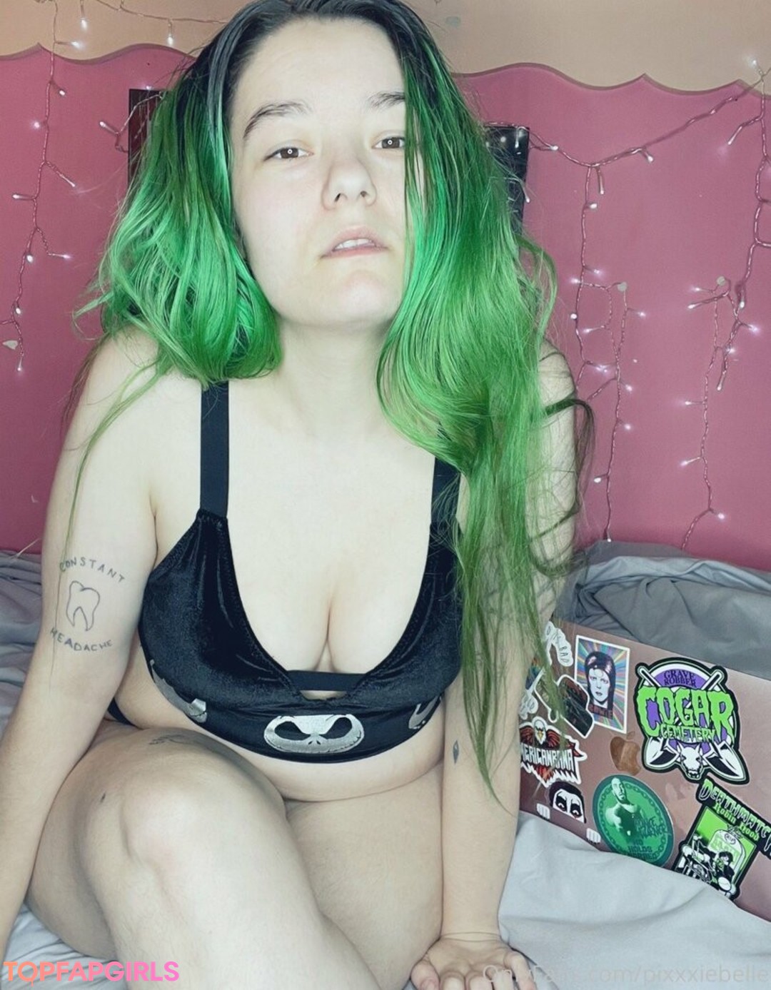 Foto desnuda filtrada de OnlyFans de Pixxxiebelle #356 Foto desnuda filtrada de OnlyFans de Pixxxiebelle #356