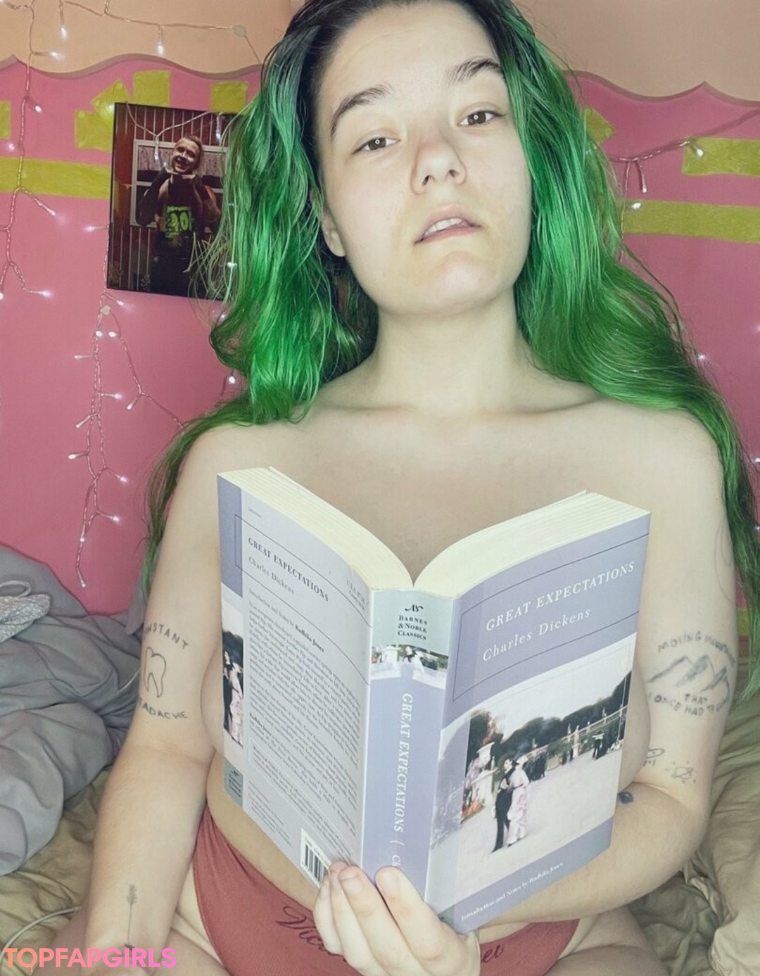 Foto desnuda filtrada de OnlyFans de Pixxxiebelle #372 Foto desnuda filtrada de OnlyFans de Pixxxiebelle #372