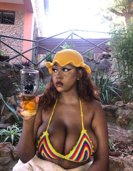 Foto desnuda filtrada de OnlyFans de Bigtitti3barbie