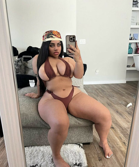 Foto desnuda filtrada de OnlyFans de Soymamiyv