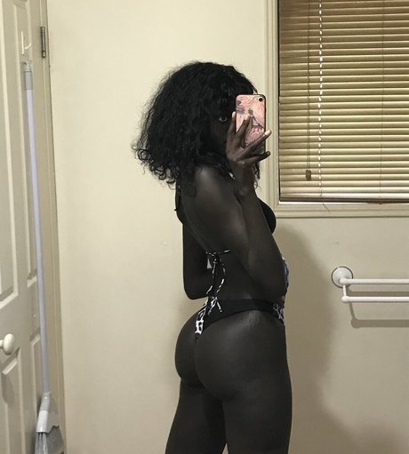 Foto desnuda filtrada de OnlyFans de Anyang Deng