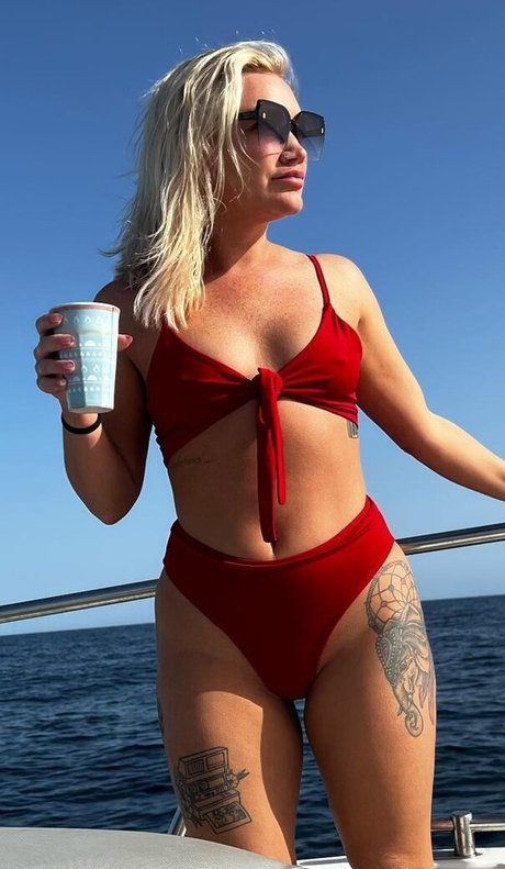 Holliejay Bowes
