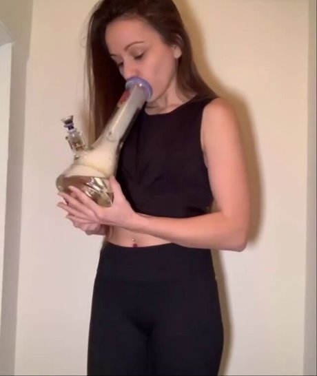 Foto desnuda filtrada de OnlyFans de Silencedhippie