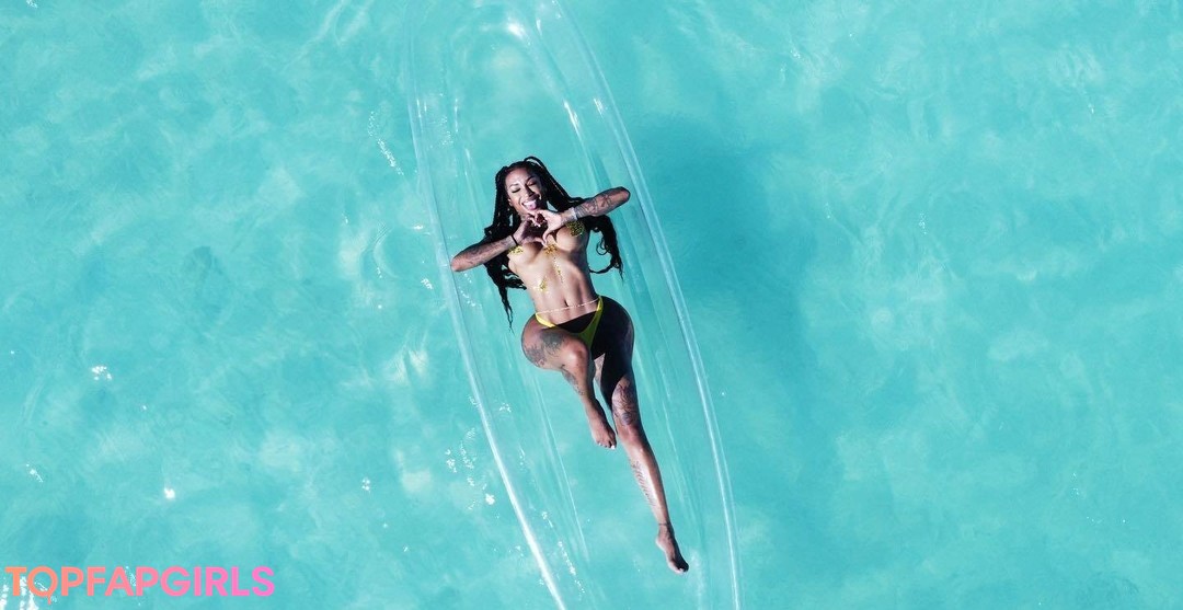 Foto desnuda filtrada de OnlyFans de Flyyytattedsky #11 Foto desnuda filtrada de OnlyFans de Flyyytattedsky #11