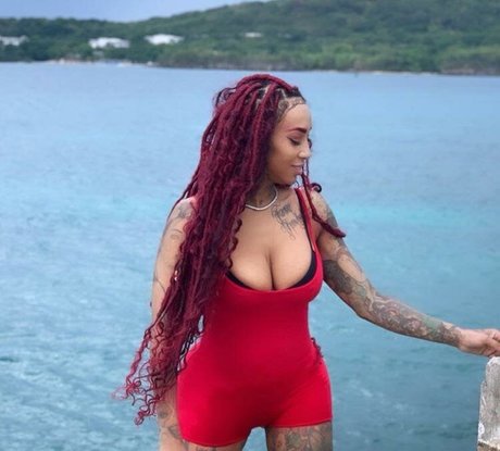 Foto desnuda filtrada de OnlyFans de Flyyytattedsky
