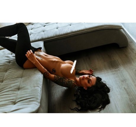 Thetypicalbadgirl
