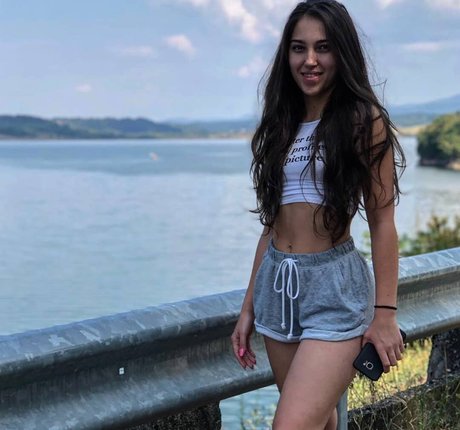 Foto desnuda filtrada de OnlyFans de Mates Madalina