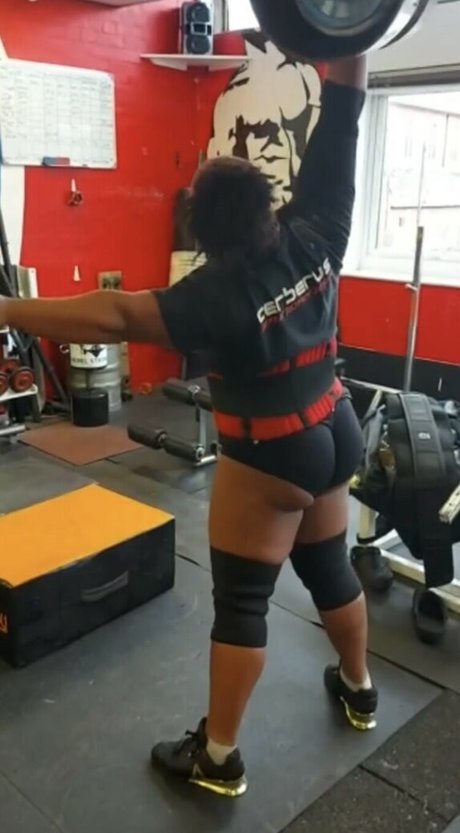 Foto desnuda filtrada de OnlyFans de Strongwomen 