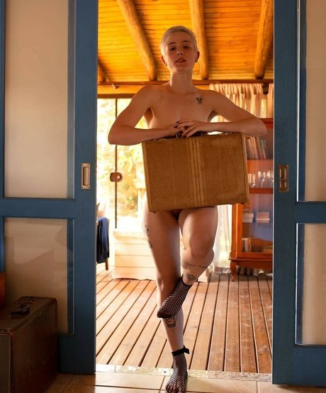 Laura Lehmkuhl