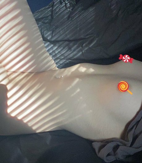 Foto desnuda filtrada de OnlyFans de Stupidwhit3girl