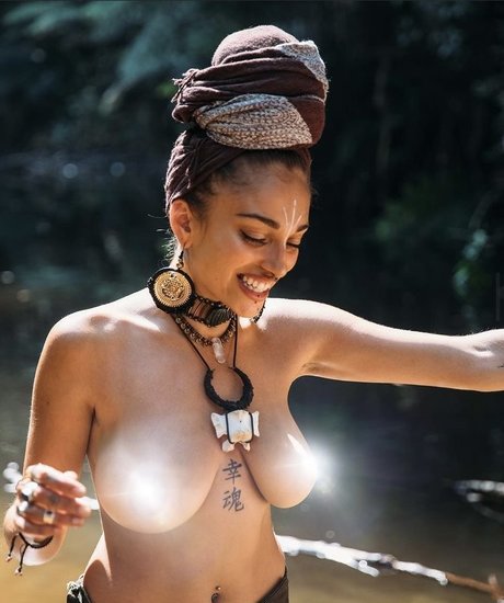 Foto desnuda filtrada de OnlyFans de Herbalflorabots
