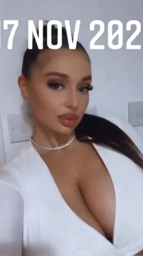 Foto desnuda filtrada de OnlyFans de Naughtybabeoxo