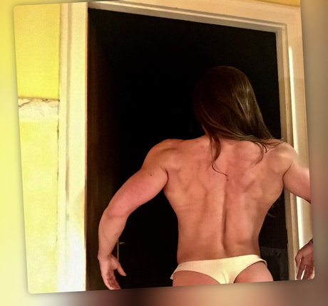 Foto desnuda filtrada de OnlyFans de Reni Gendur