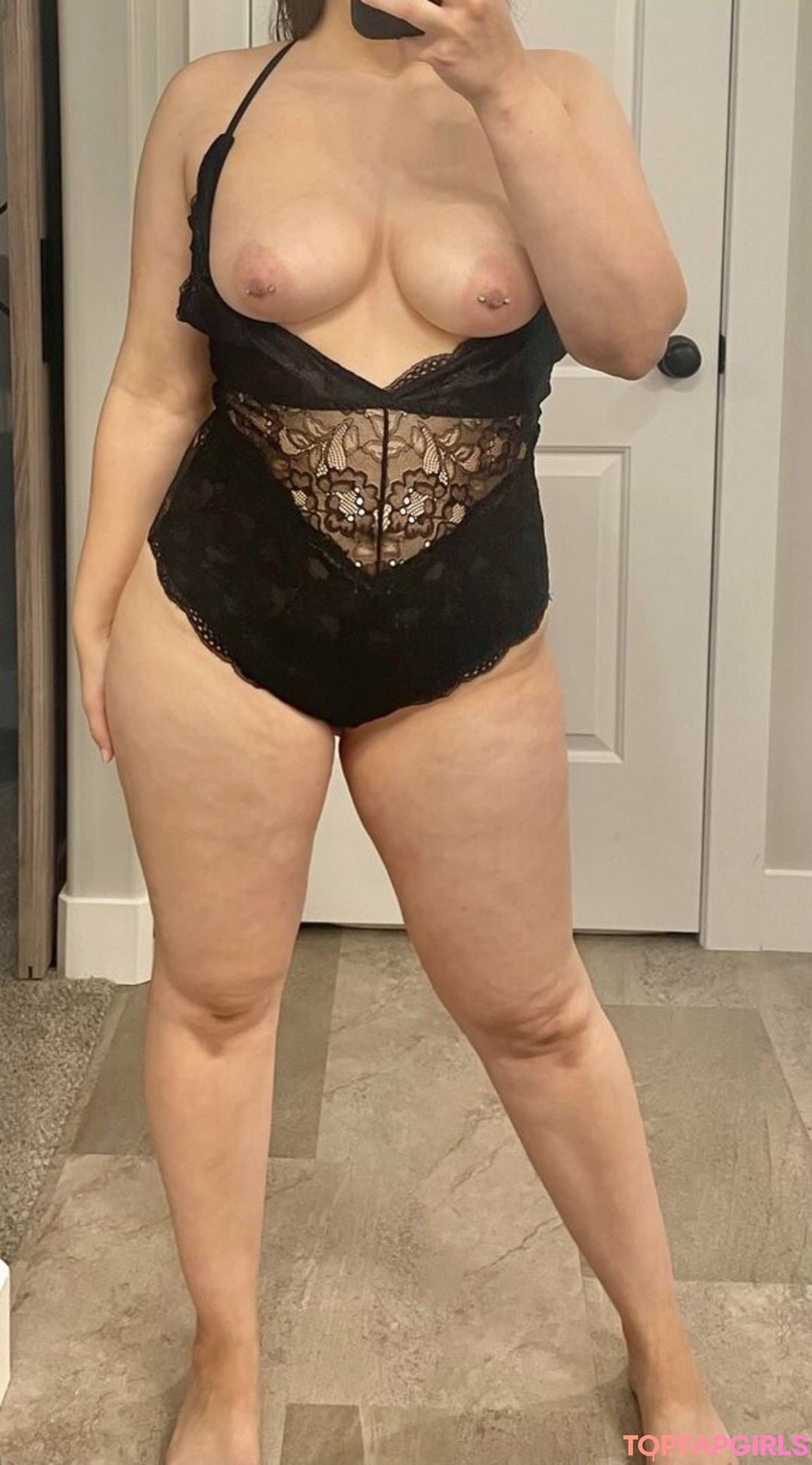 Foto desnuda filtrada de OnlyFans de Milf Next Door #3 Foto desnuda filtrada de OnlyFans de Milf Next Door #3