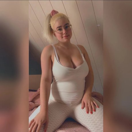 Foto desnuda filtrada de OnlyFans de Sina