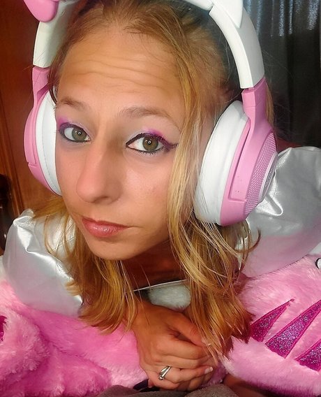 Foto desnuda filtrada de OnlyFans de Angel Without Halo