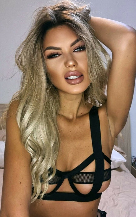 Foto desnuda filtrada de OnlyFans de Andreea Diaconud