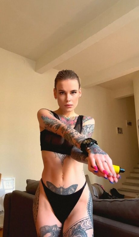 Foto desnuda filtrada de OnlyFans de Tory Inve