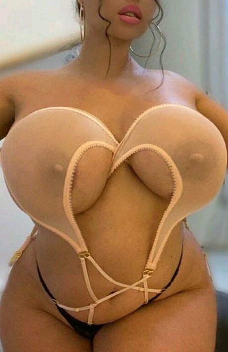 Foto desnuda filtrada de OnlyFans de Linda Adams