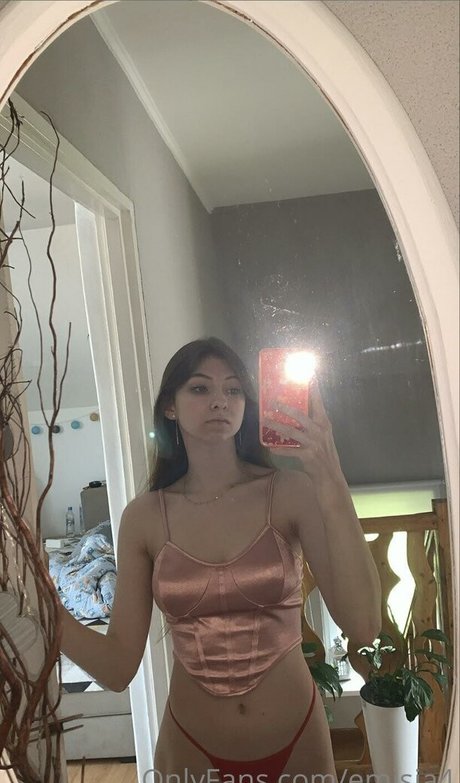 Foto desnuda filtrada de OnlyFans de Emisia4