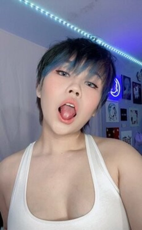 Foto desnuda filtrada de OnlyFans de Lil Yurouo