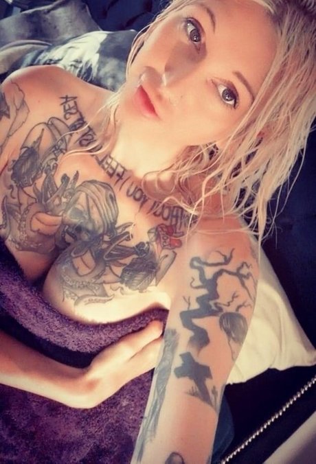 Foto desnuda filtrada de OnlyFans de Arkhamrose1912