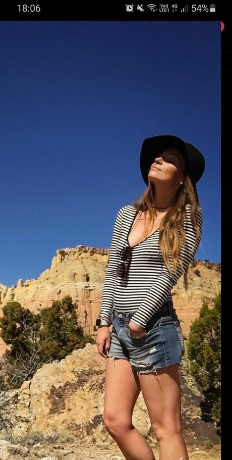 Foto desnuda filtrada de OnlyFans de Emily Hart