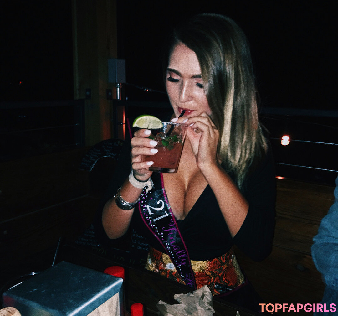 Foto desnuda filtrada de OnlyFans de Burkekelleher #159 Foto desnuda filtrada de OnlyFans de Burkekelleher #159