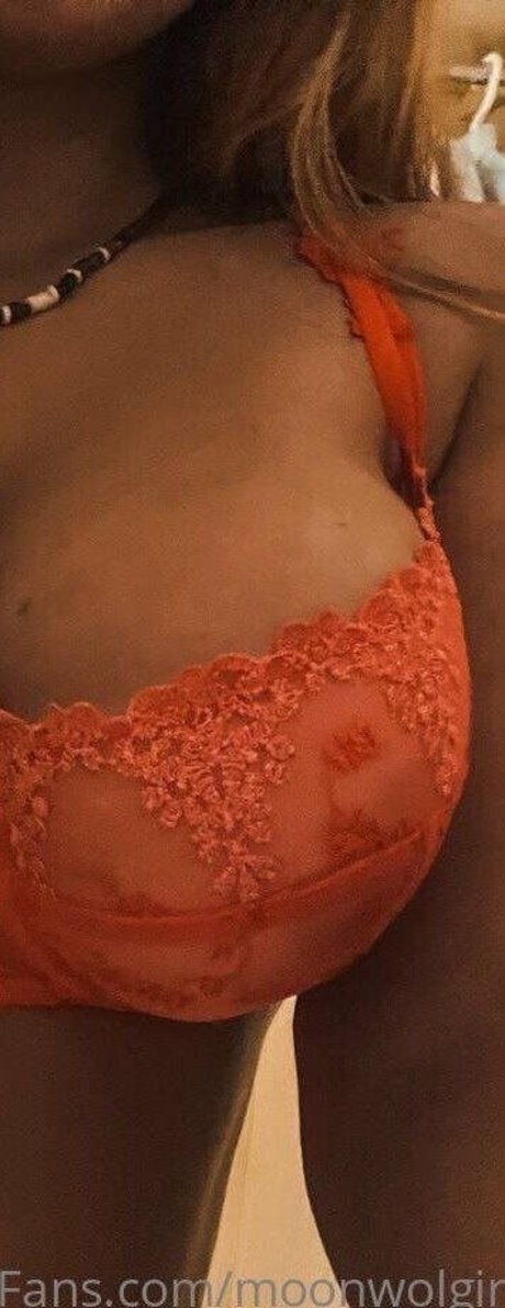 Foto desnuda filtrada de OnlyFans de Moon Wolf Girl