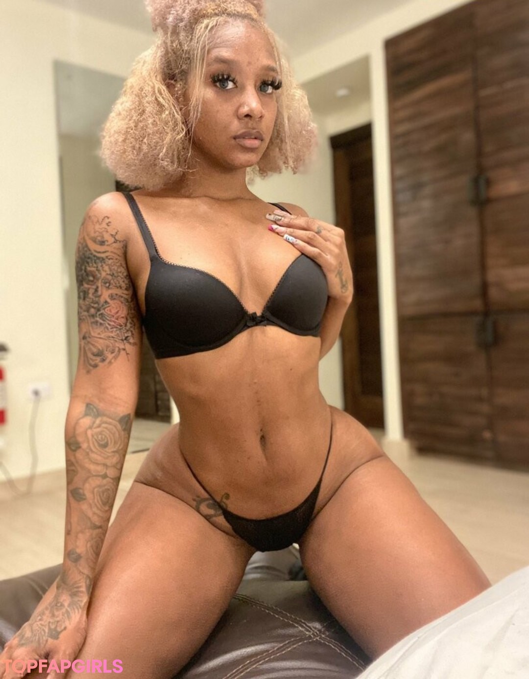 Foto desnuda filtrada de OnlyFans de Cathiimedialuna #132 Foto desnuda filtrada de OnlyFans de Cathiimedialuna #132