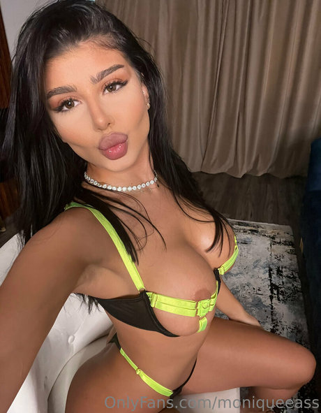 Moniquee Ass