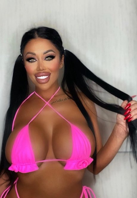 Foto desnuda filtrada de OnlyFans de Lara Frost