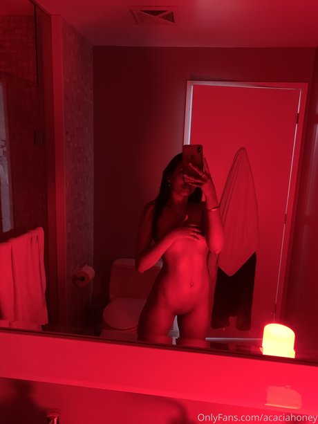 Foto desnuda filtrada de OnlyFans de Acacia Henley