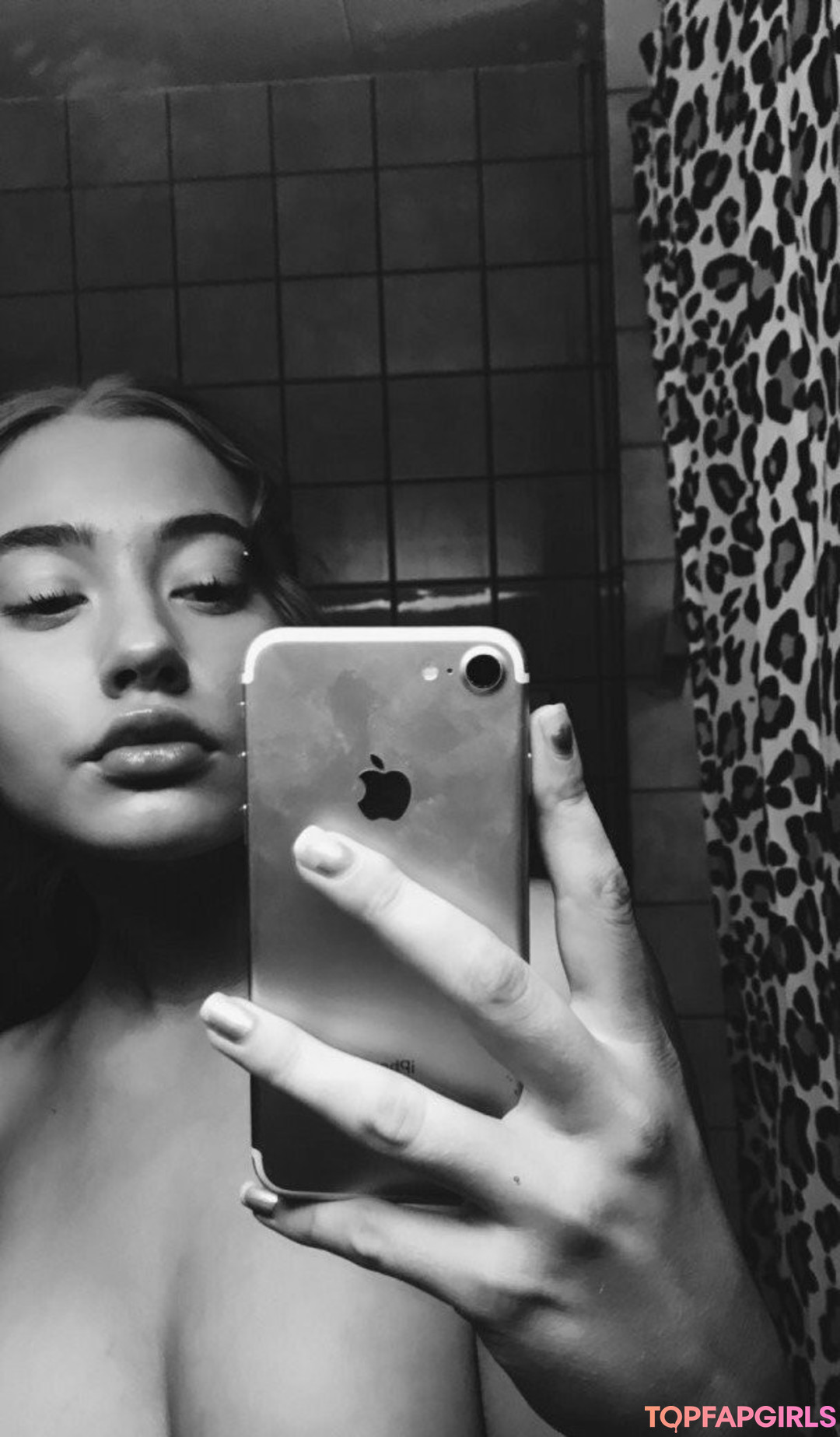 Foto desnuda filtrada de OnlyFans de Number One Maid #38 Foto desnuda filtrada de OnlyFans de Number One Maid #38