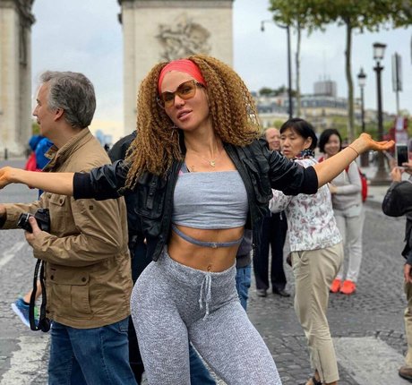 Foto desnuda filtrada de OnlyFans de Lina Akindele