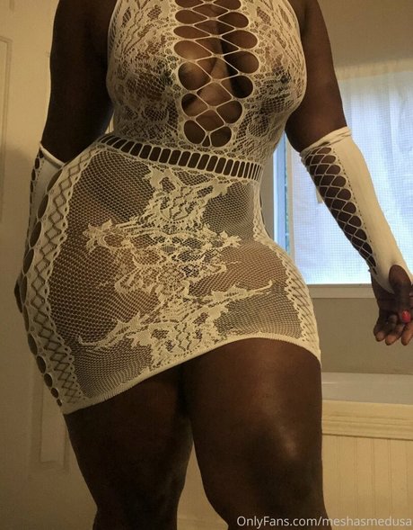 Foto desnuda filtrada de OnlyFans de Meshasmedusa