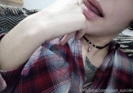 Foto desnuda filtrada de OnlyFans de Julian Suicide