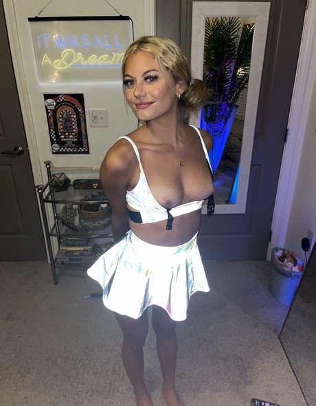 Foto desnuda filtrada de OnlyFans de Charlotte Cruise