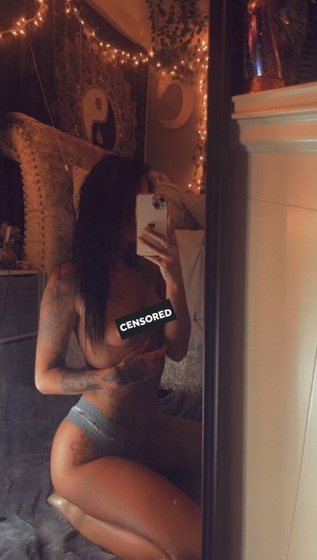 Foto desnuda filtrada de OnlyFans de Tattoolovie09