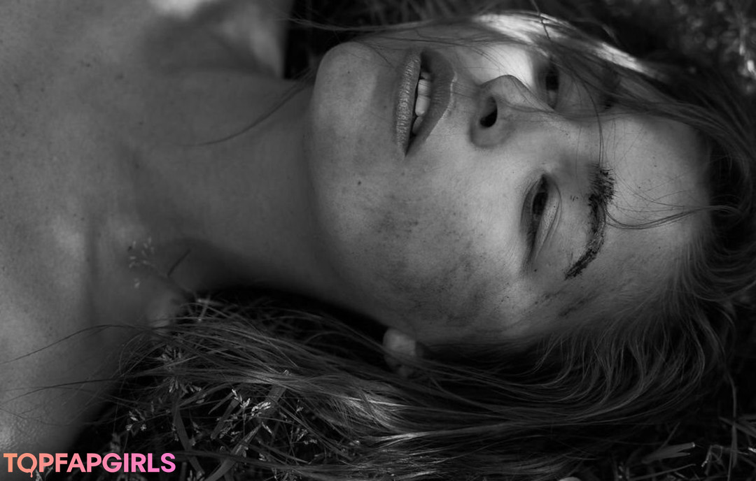 Foto desnuda filtrada de OnlyFans de Marisa Papen #130 Foto desnuda filtrada de OnlyFans de Marisa Papen #130