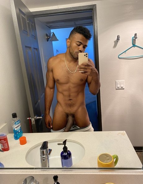 Foto desnuda filtrada de OnlyFans de Yourboyfcisco