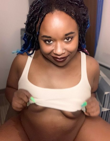 Foto desnuda filtrada de OnlyFans de Aurora Galaxy